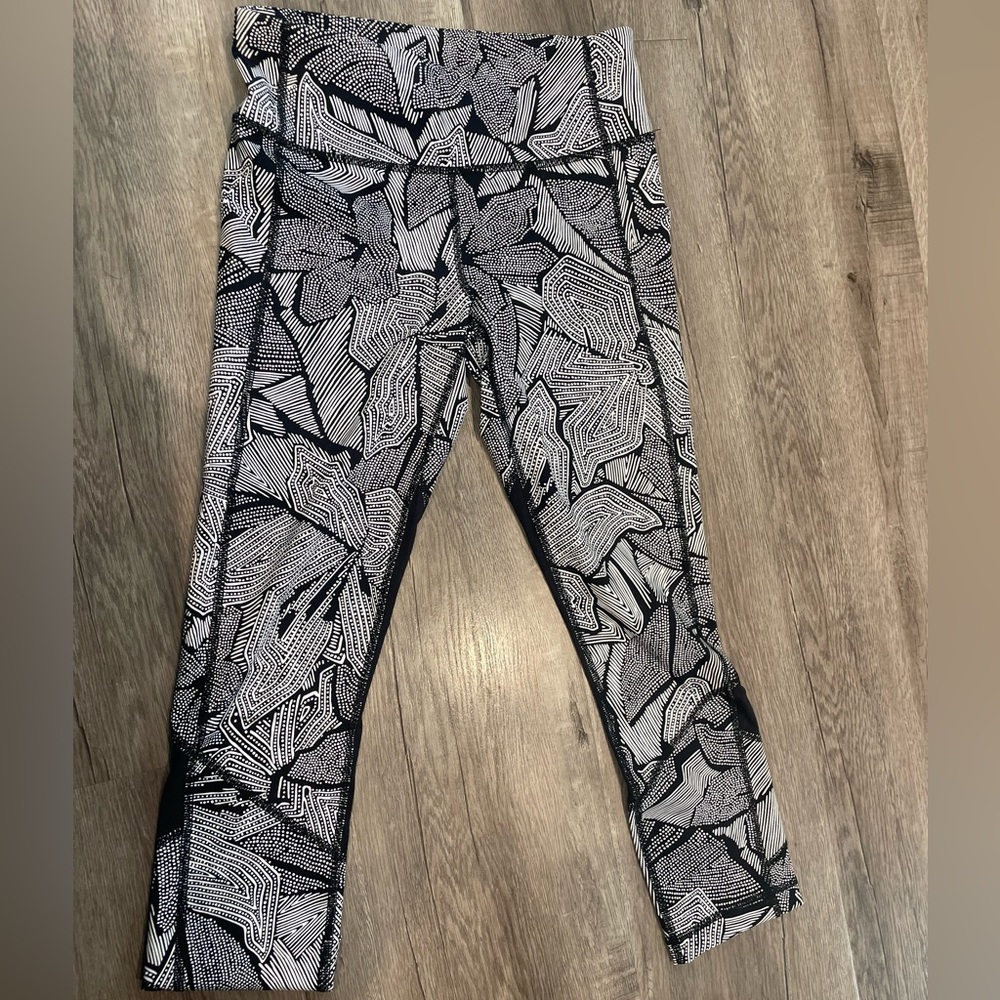 Lululemon Pace rival crop size 4